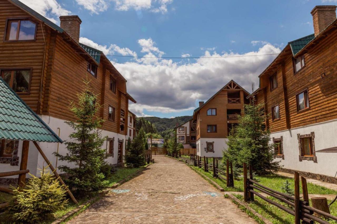 Edelweiss Carpathians Migovo Hotell Exteriör bild