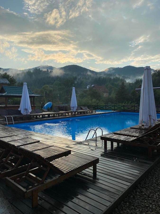Edelweiss Carpathians Migovo Hotell Exteriör bild